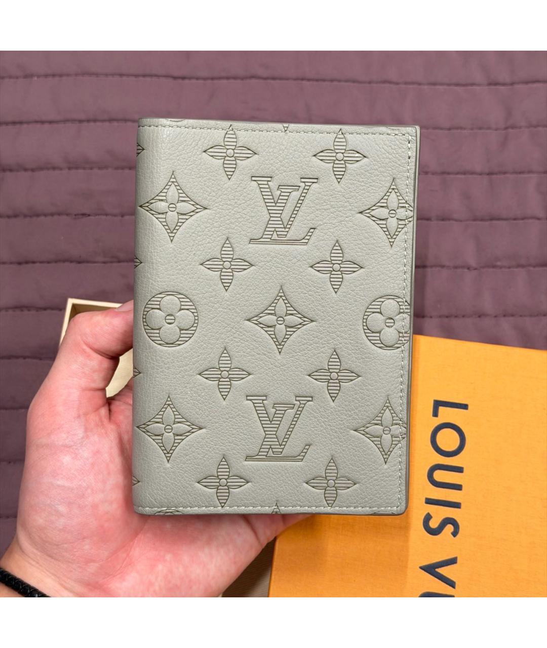 LOUIS VUITTON Серый кожаный кошелек, фото 3