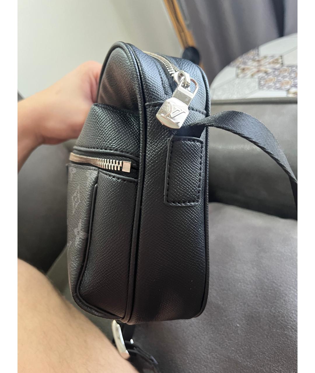 LOUIS VUITTON Антрацитовая кожаная барсетка, фото 5