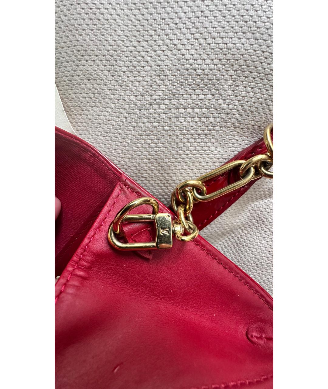LOUIS VUITTON Красная сумка с короткими ручками из лакированной кожи, фото 5