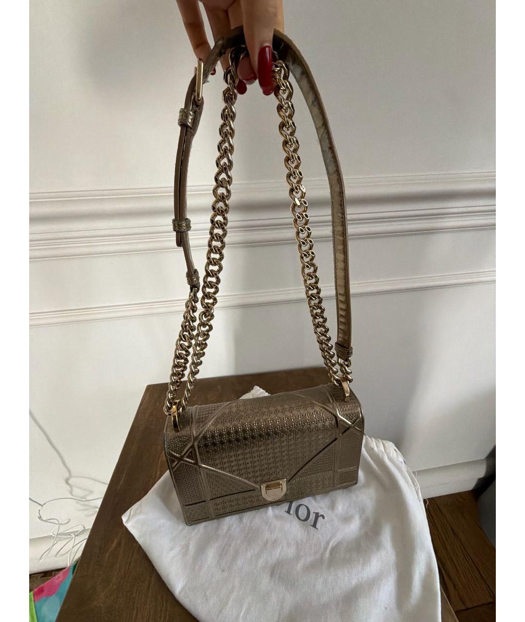 CHRISTIAN DIOR Золотая сумка с короткими ручками из лакированной кожи, фото 5