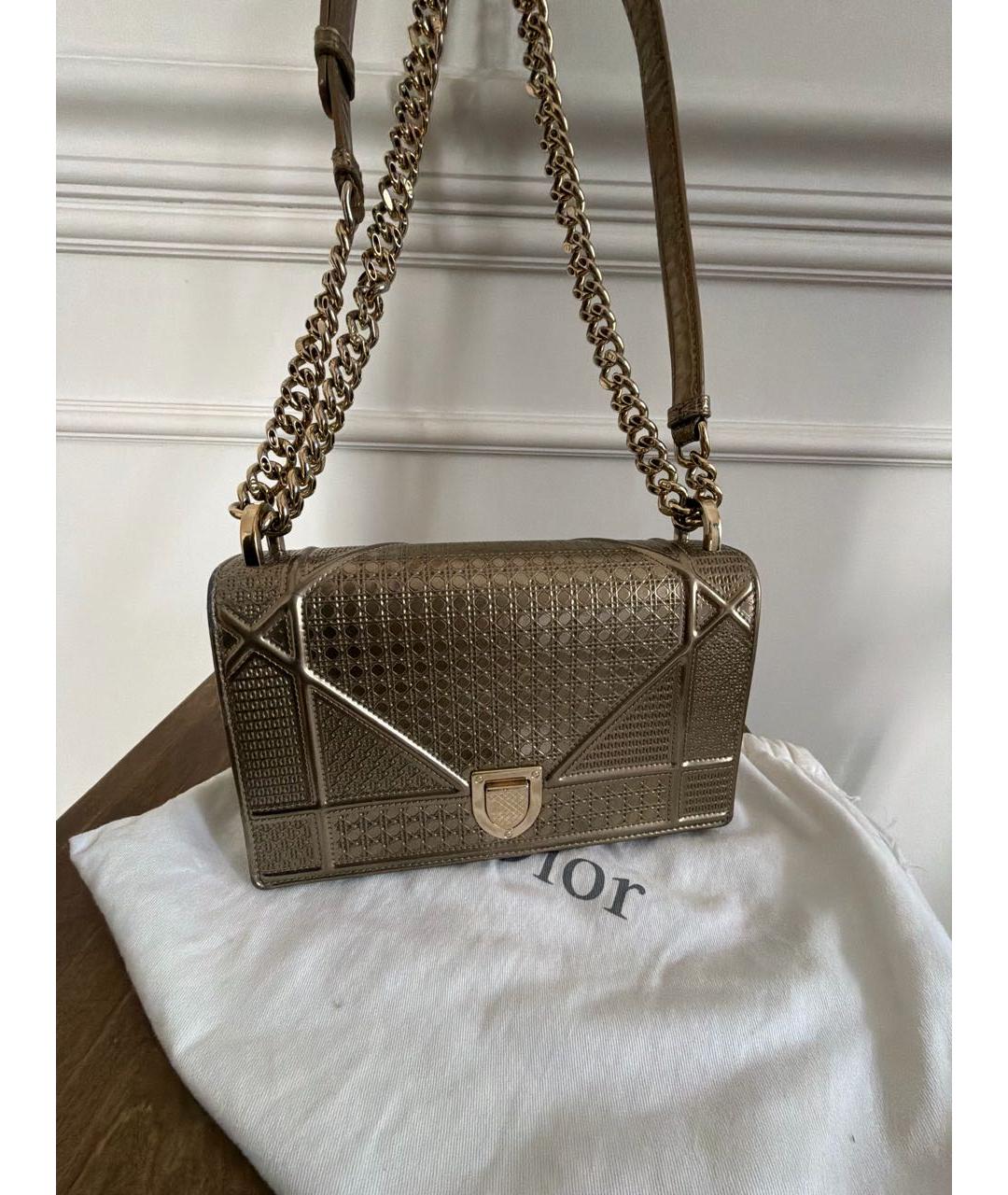 CHRISTIAN DIOR Золотая сумка с короткими ручками из лакированной кожи, фото 6