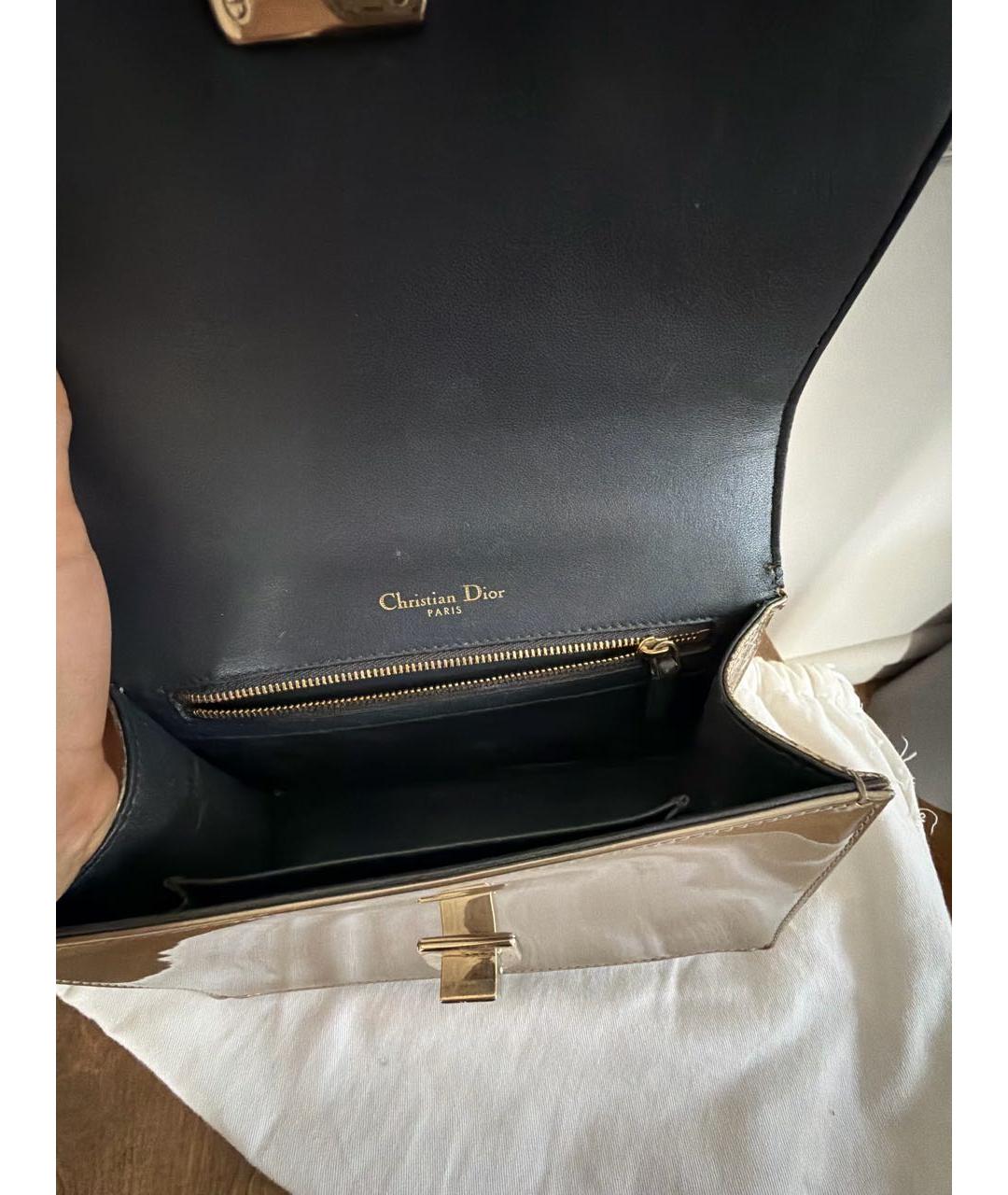 CHRISTIAN DIOR Золотая сумка с короткими ручками из лакированной кожи, фото 4