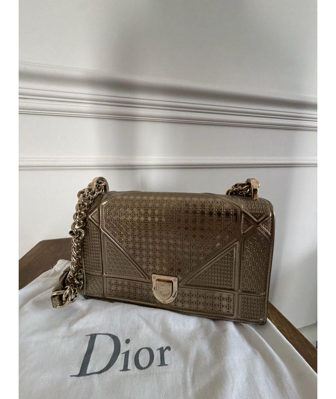 CHRISTIAN DIOR Золотая сумка с короткими ручками из лакированной кожи, фото 2