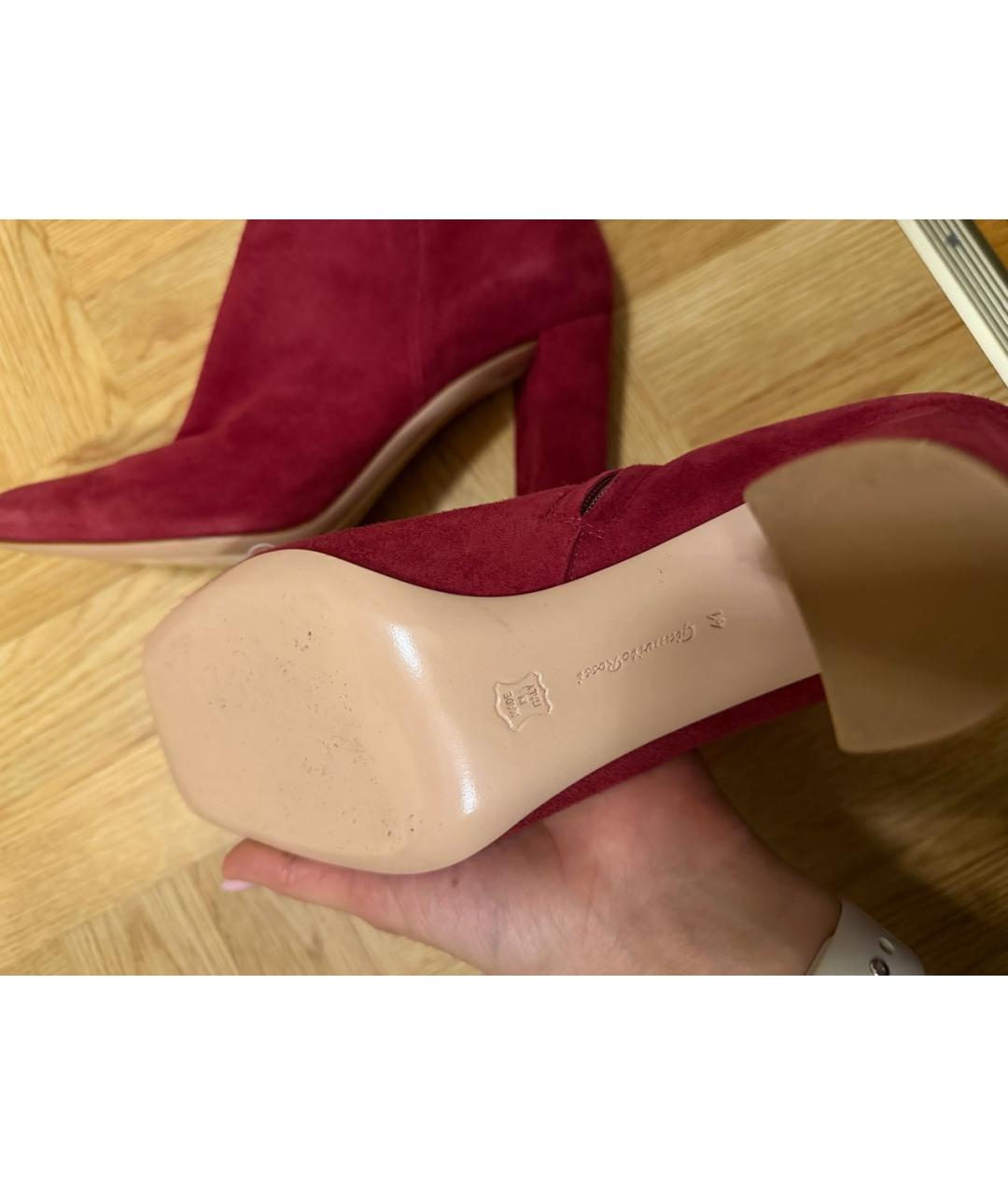 GIANVITO ROSSI Бордовые замшевые ботильоны, фото 4
