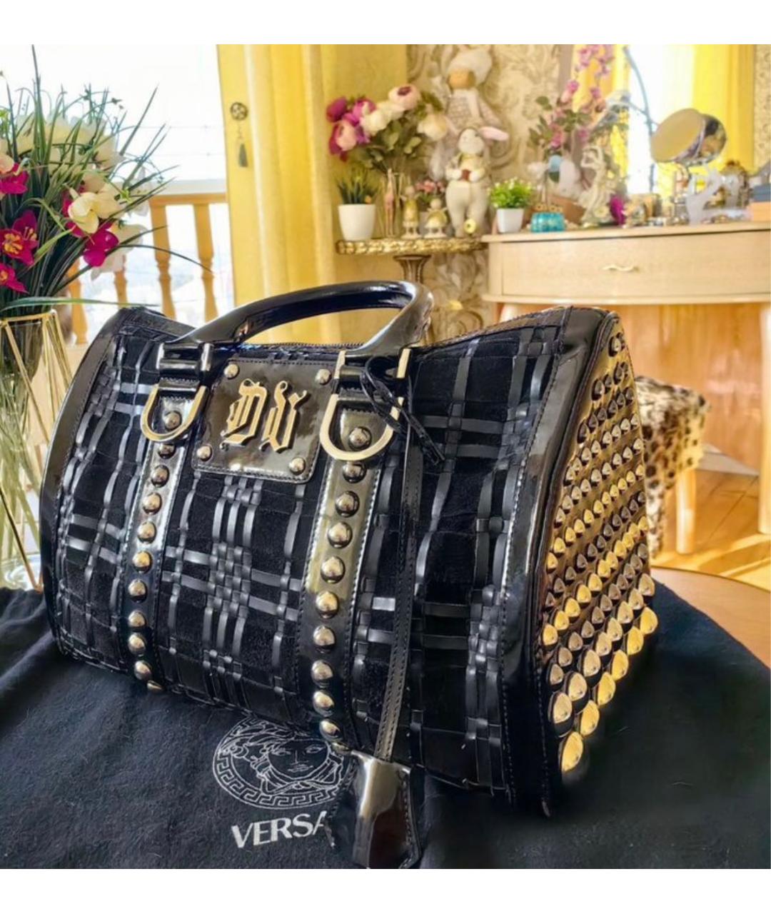 VERSACE Черная сумка тоут из лакированной кожи, фото 3