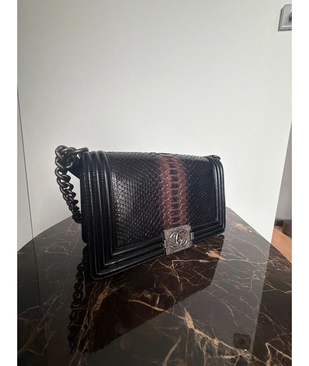 CHANEL Черная сумка через плечо из кожи питона, фото 2