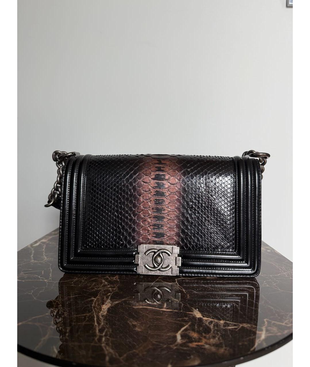 CHANEL Черная сумка через плечо из кожи питона, фото 5