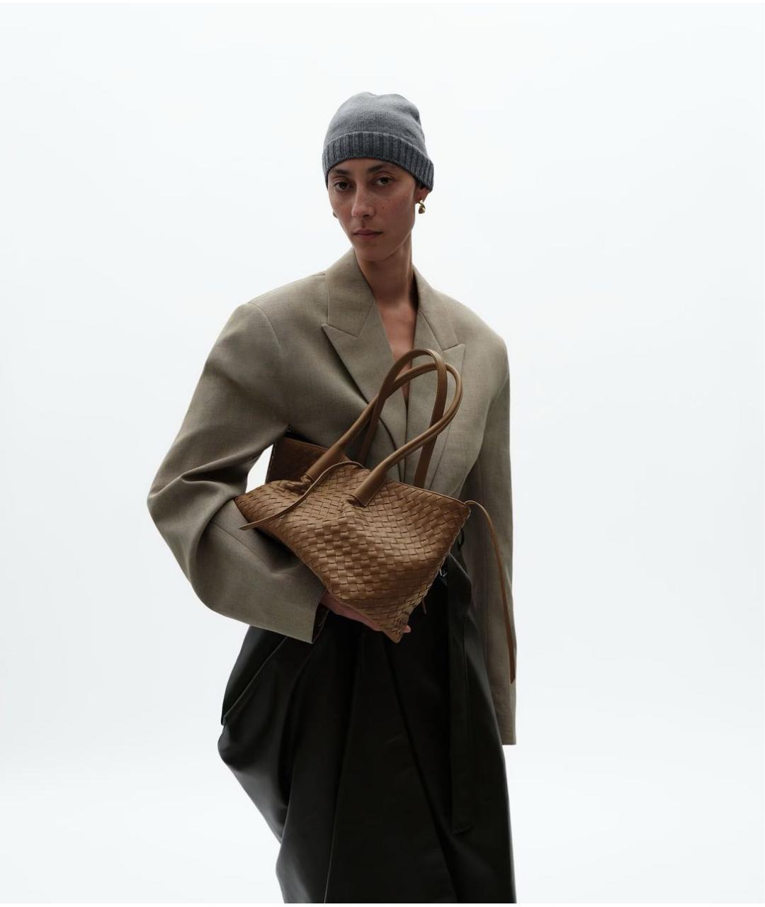 BOTTEGA VENETA Коричневая кожаная сумка тоут, фото 2