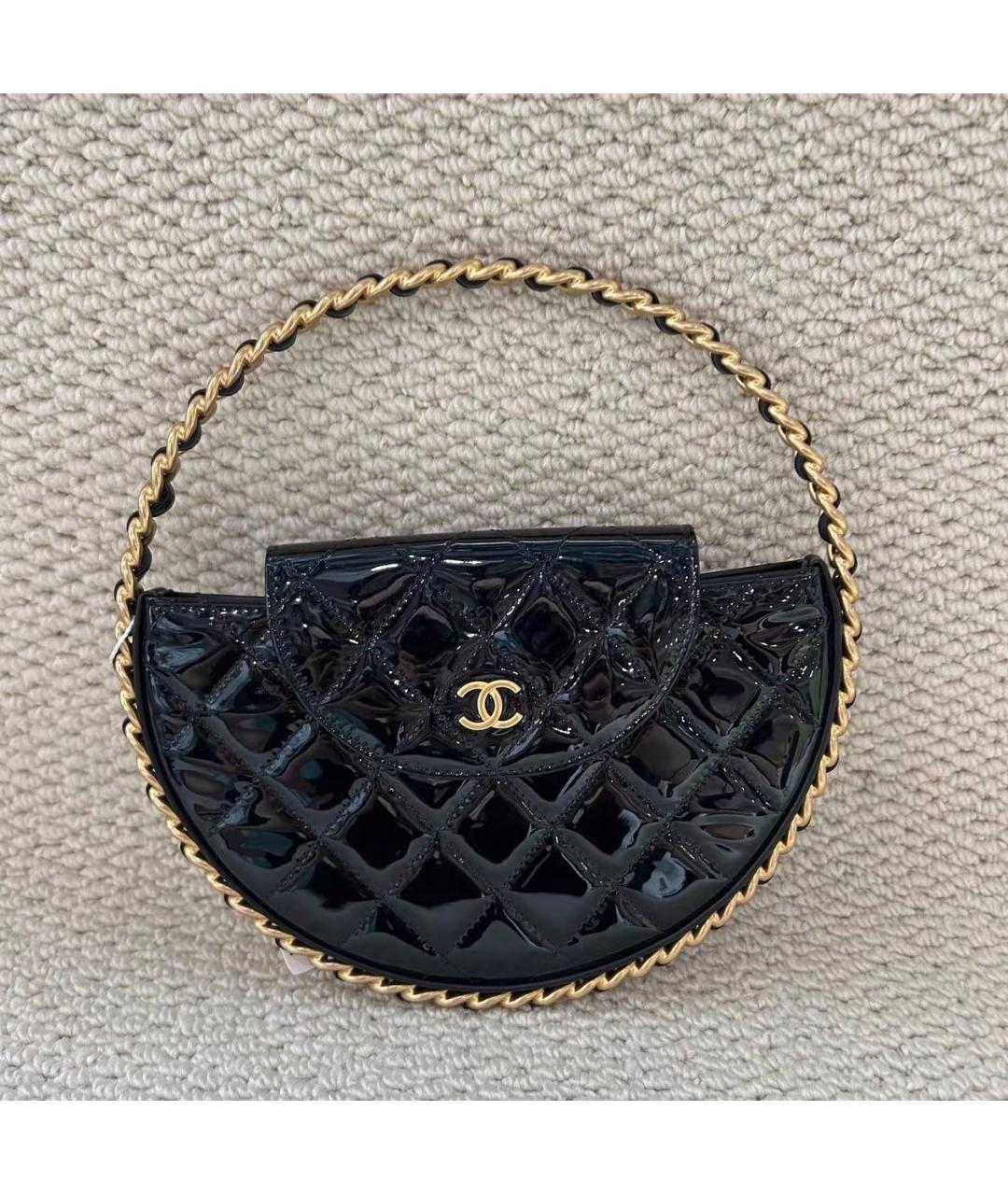 CHANEL Черная сумка с короткими ручками из лакированной кожи, фото 7