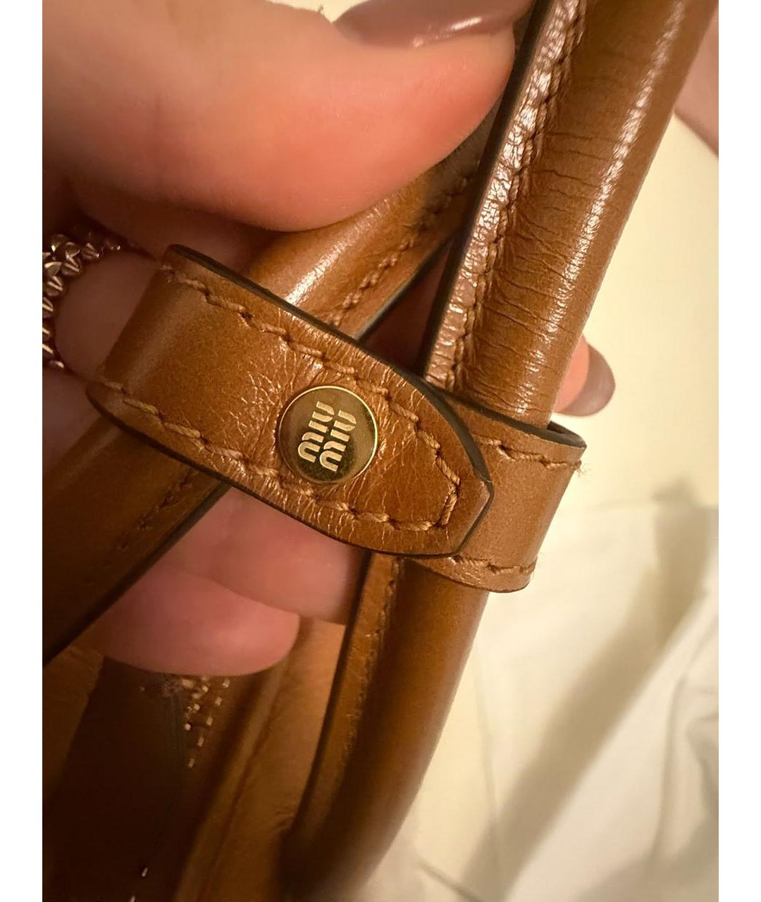 MIU MIU Коричневая кожаная сумка с короткими ручками, фото 6