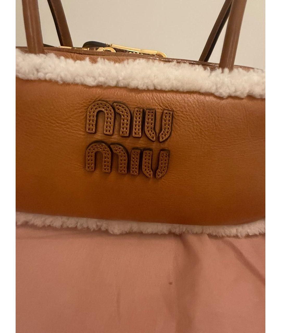 MIU MIU Коричневая кожаная сумка с короткими ручками, фото 3