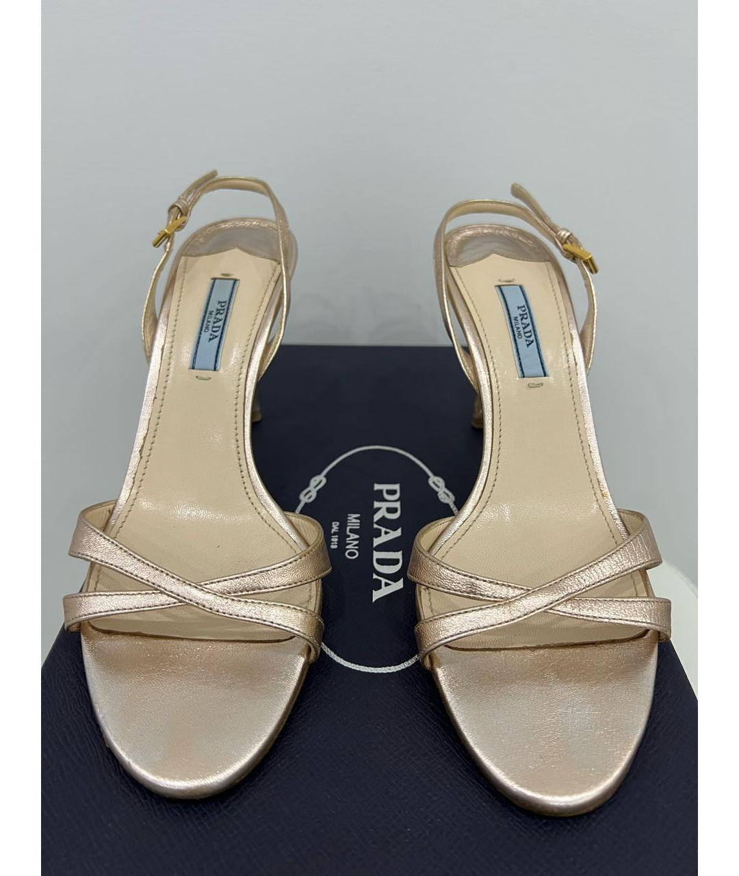 PRADA Золотые кожаные босоножки, фото 3