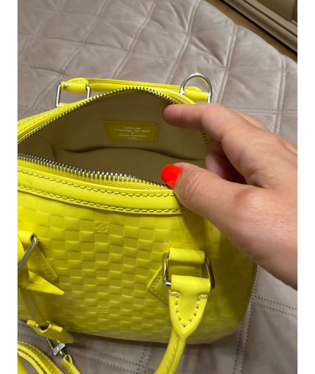 LOUIS VUITTON Желтая кожаная сумка с короткими ручками, фото 4