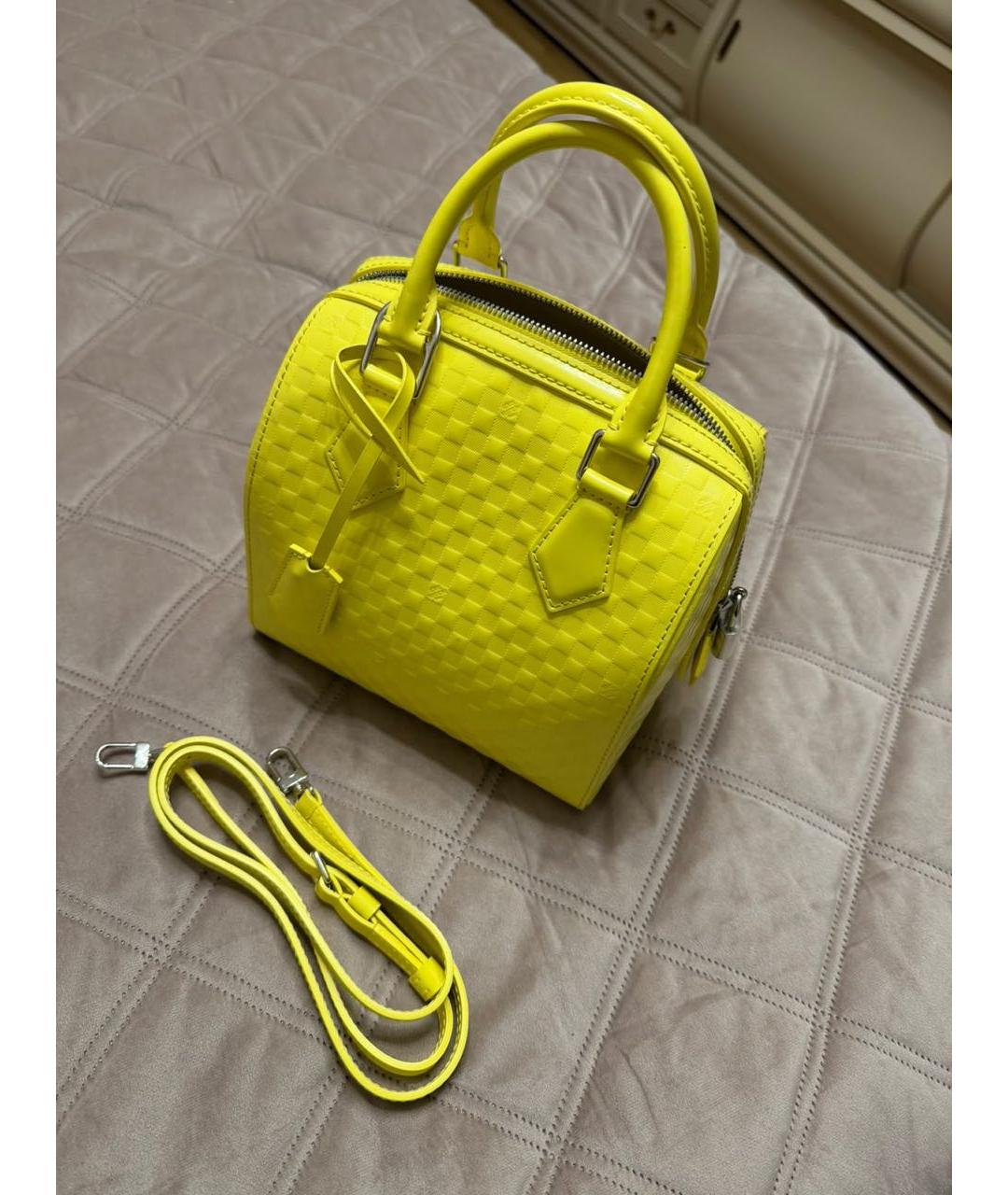 LOUIS VUITTON Желтая кожаная сумка с короткими ручками, фото 3