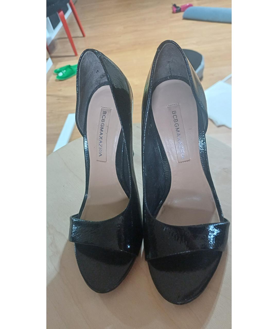 BCBG MAXAZRIA Черные босоножки из лакированной кожи, фото 2