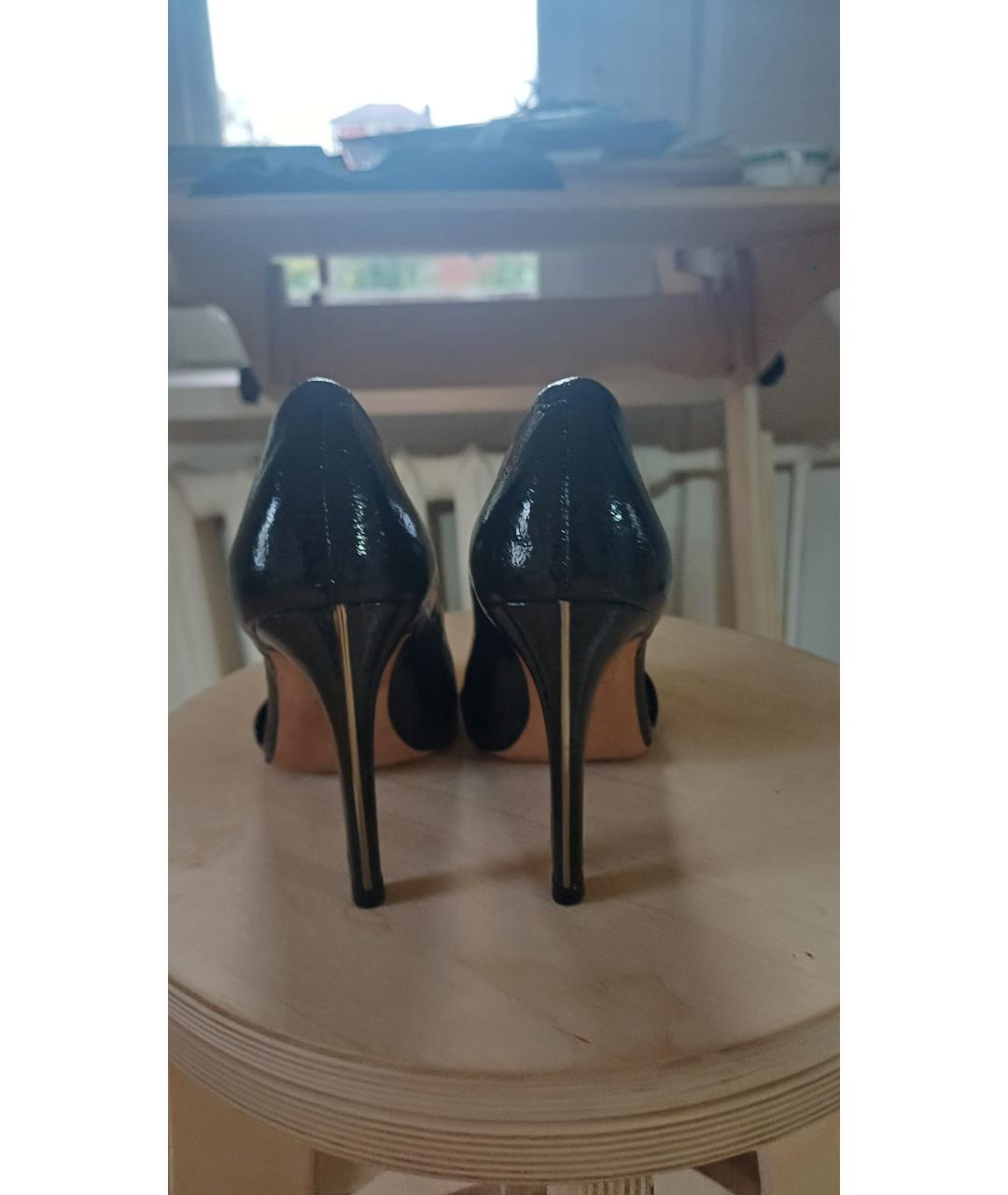 BCBG MAXAZRIA Черные босоножки из лакированной кожи, фото 4