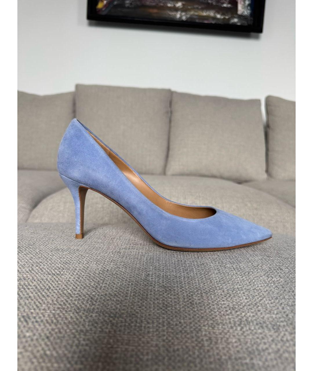 FERRAGAMO Голубые замшевые лодочки на низком каблуке, фото 9