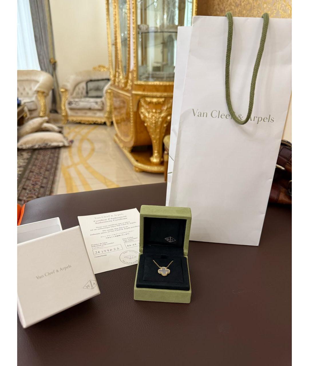 VAN CLEEF & ARPELS Белая подвеска из желтого золота, фото 5