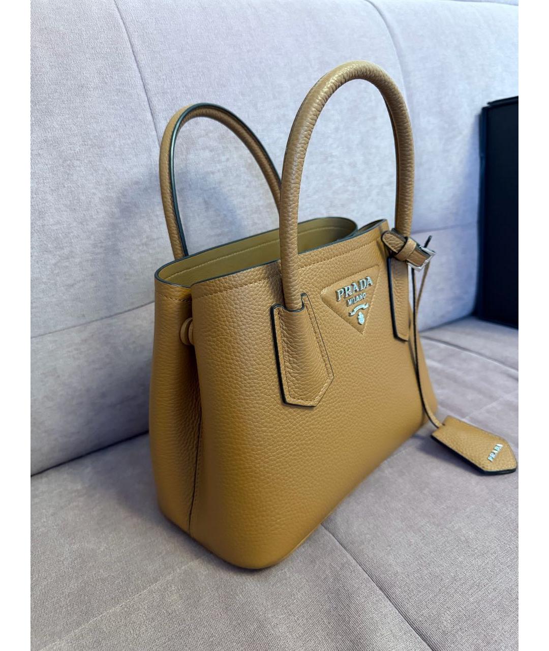 PRADA Коричневая кожаная сумка с короткими ручками, фото 2