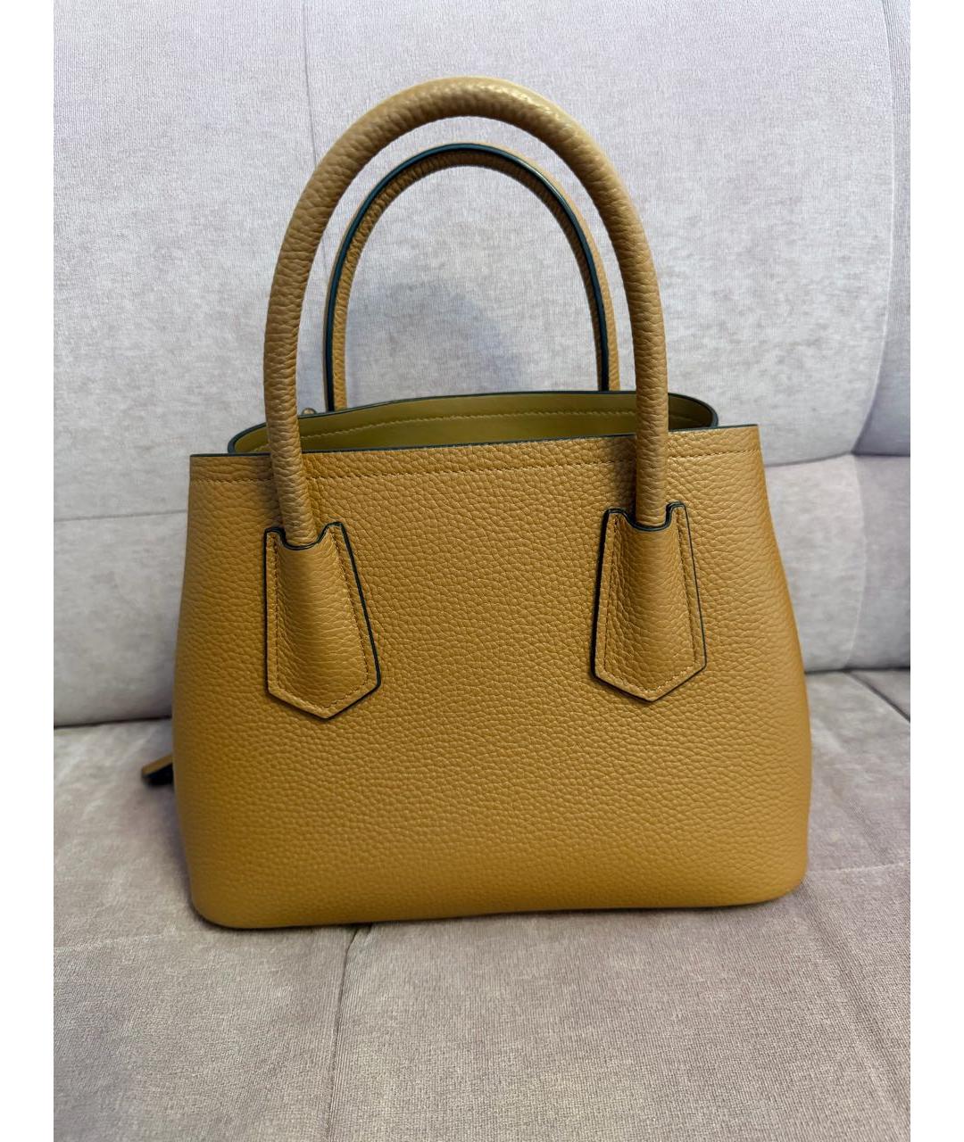 PRADA Коричневая кожаная сумка с короткими ручками, фото 3