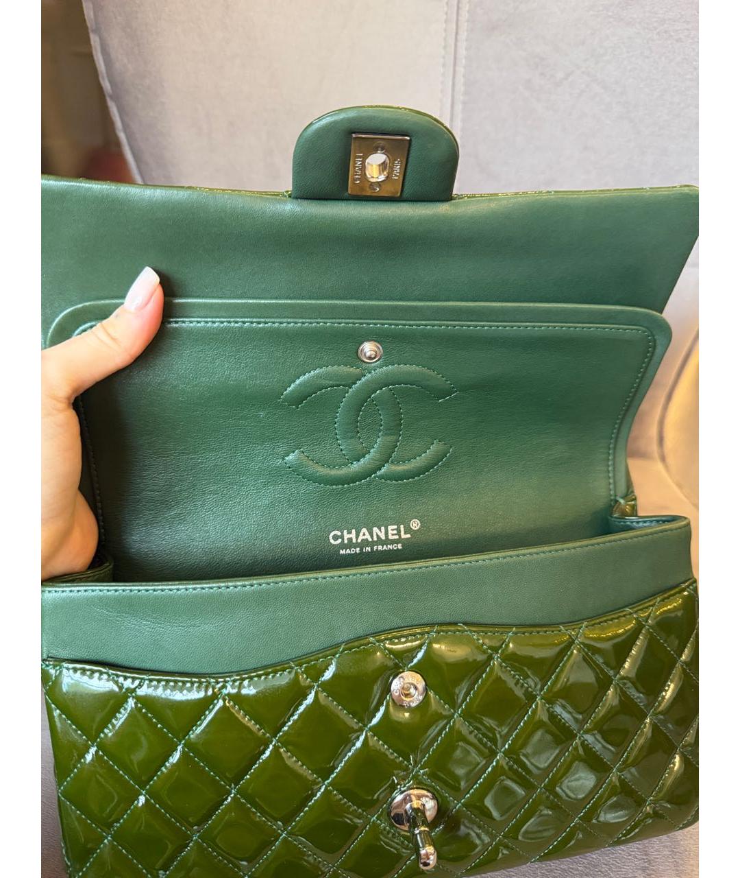CHANEL Зеленая сумка через плечо из лакированной кожи, фото 6