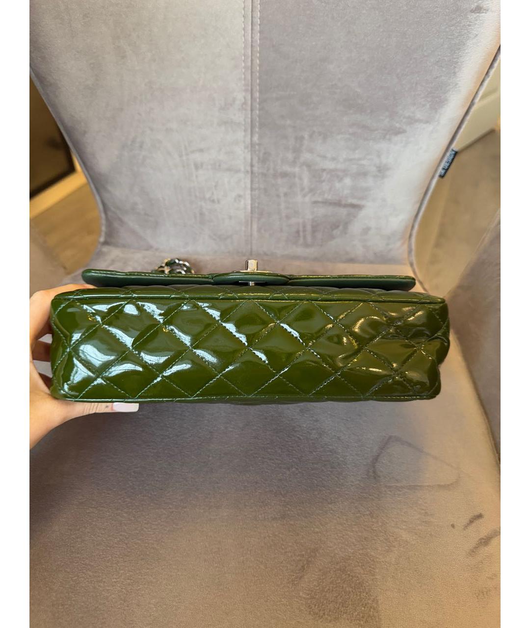 CHANEL Зеленая сумка через плечо из лакированной кожи, фото 8