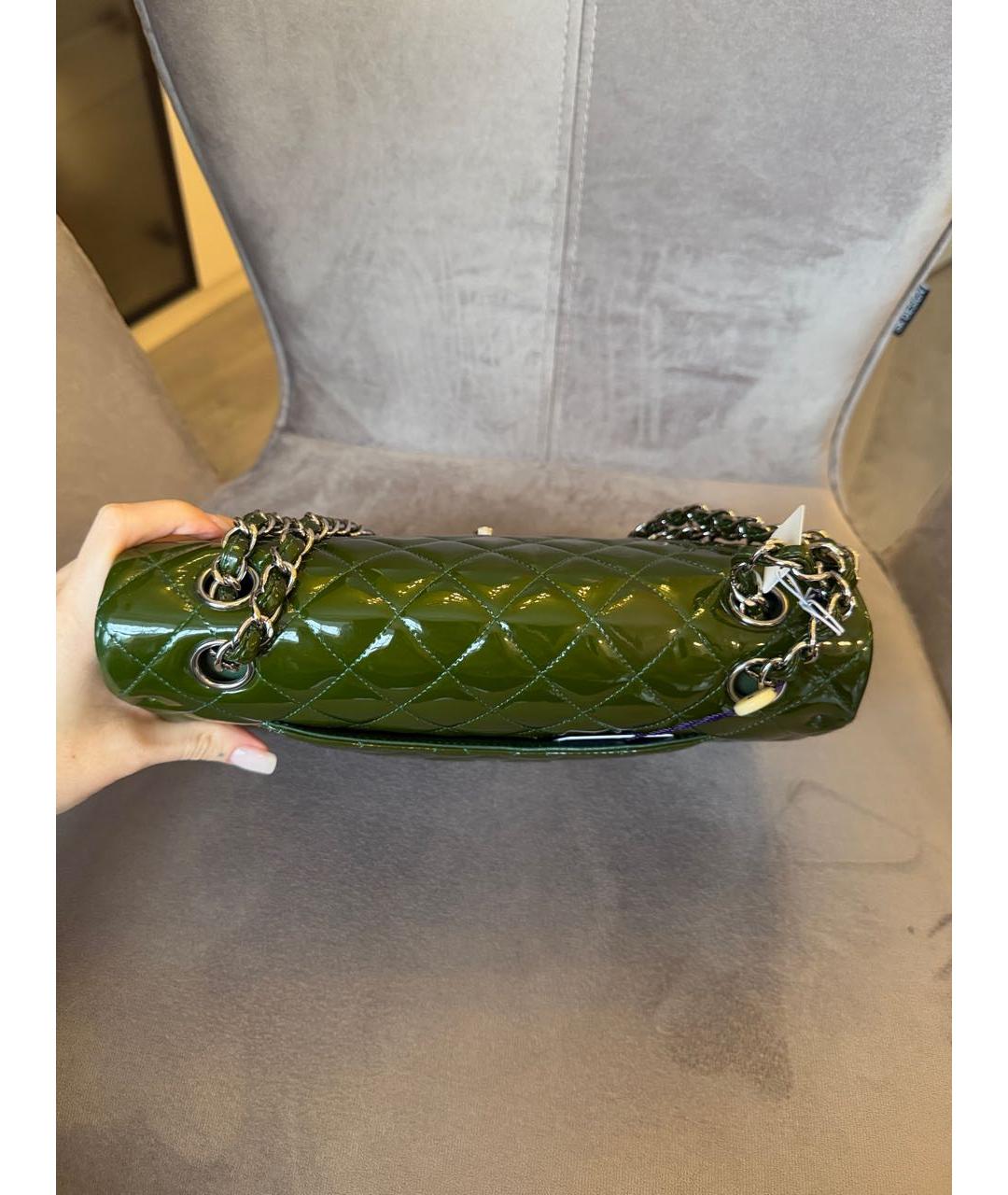 CHANEL Зеленая сумка через плечо из лакированной кожи, фото 4