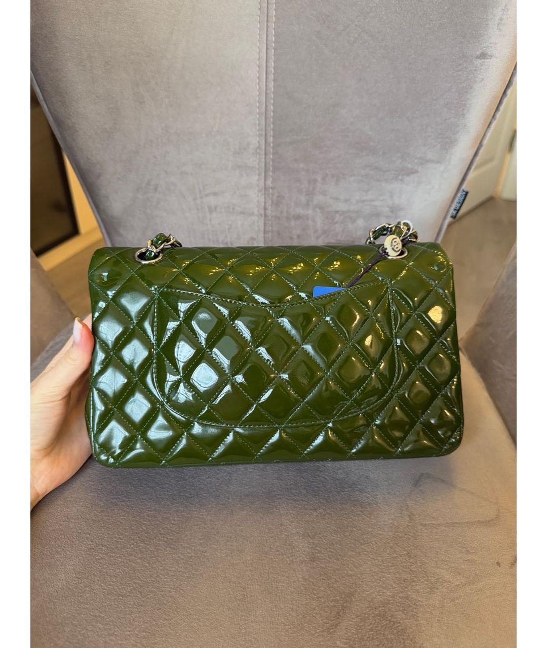 CHANEL Зеленая сумка через плечо из лакированной кожи, фото 3