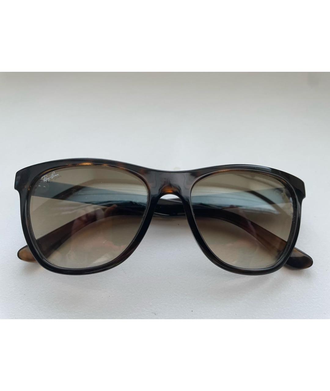 RAY BAN Коричневые пластиковые солнцезащитные очки, фото 4