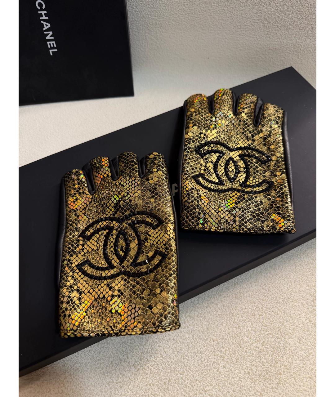 CHANEL Золотые кожаные митенки, фото 2