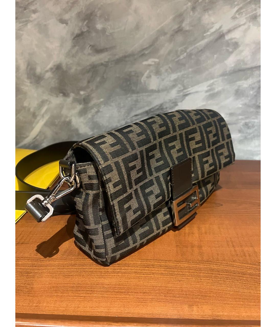 FENDI Коричневая сумка с короткими ручками из канвы, фото 2