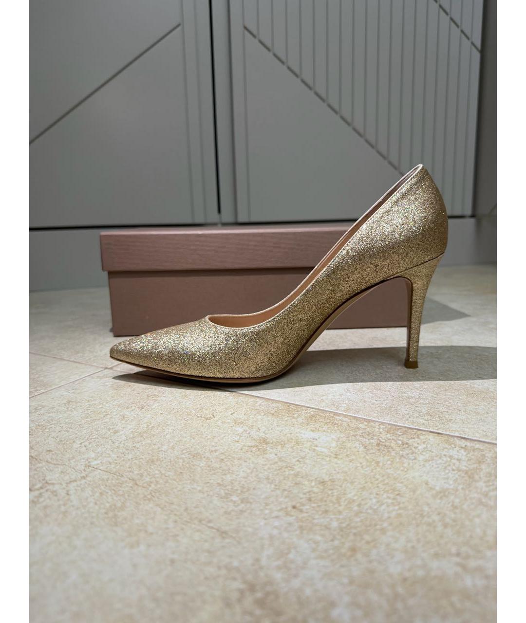 GIANVITO ROSSI Золотые туфли, фото 5
