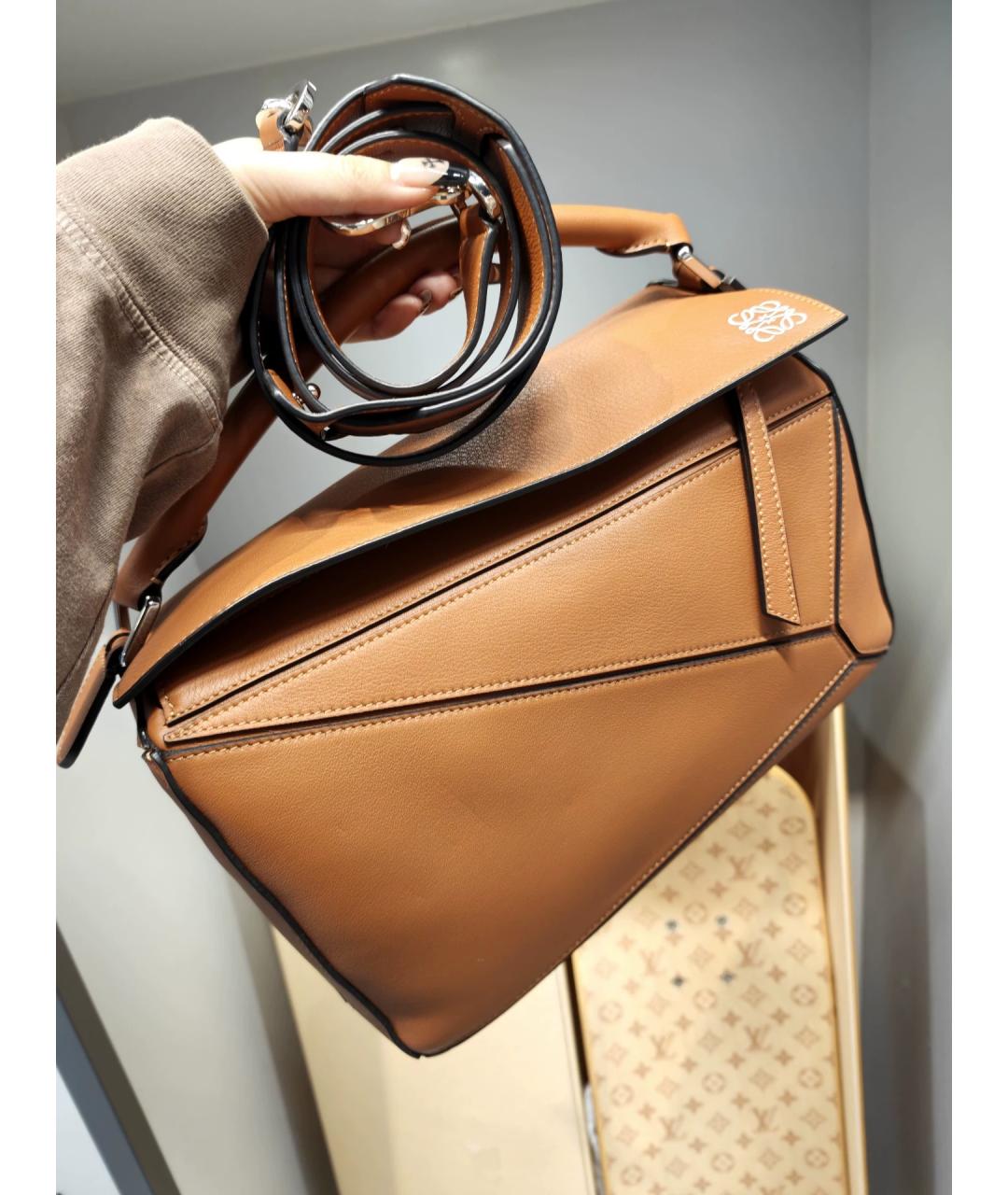 LOEWE Коричневая кожаная сумка через плечо, фото 10