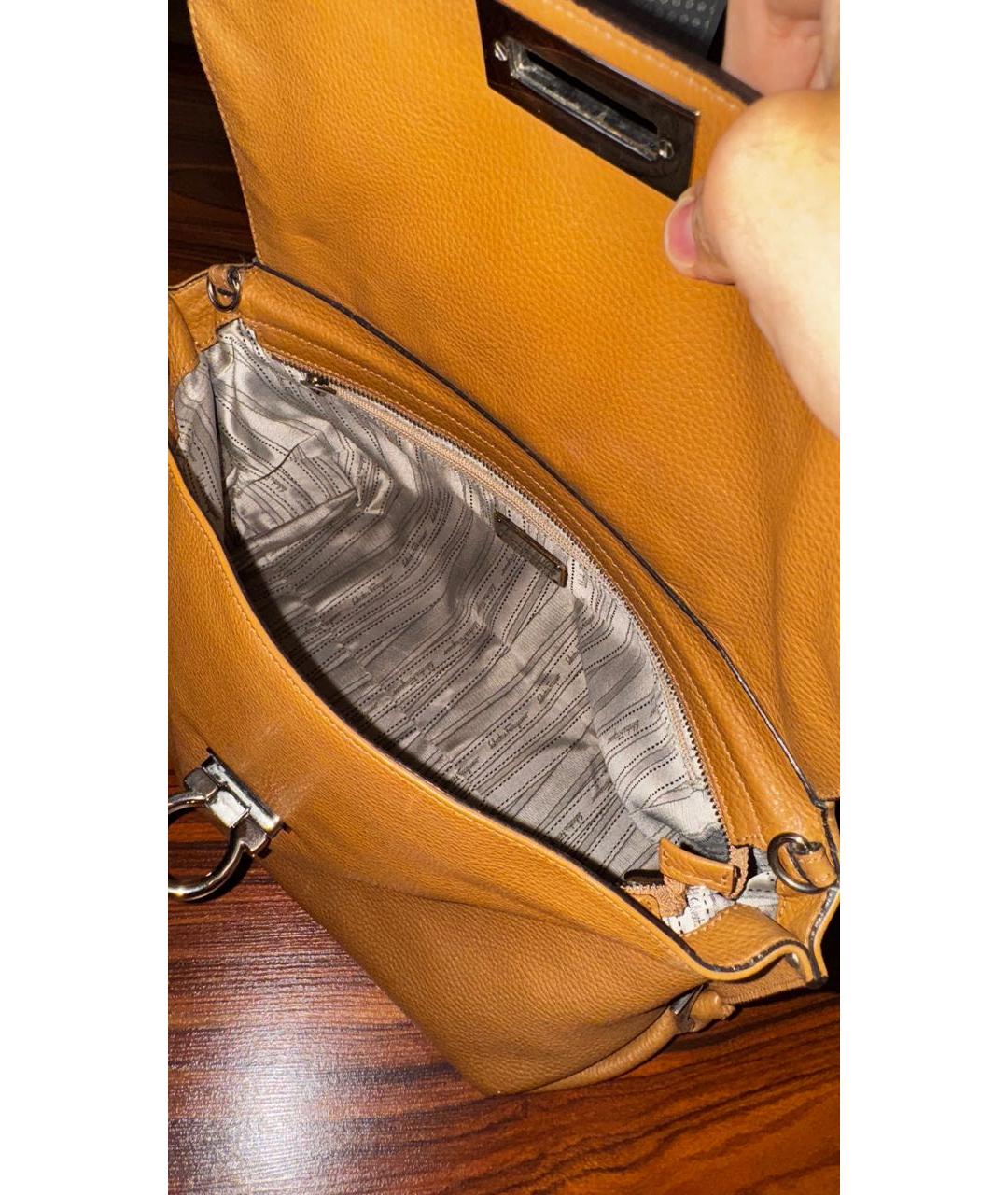 FERRAGAMO Коричневая кожаная сумка с короткими ручками, фото 4