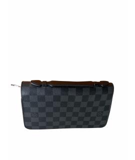 LOUIS VUITTON Барсетка