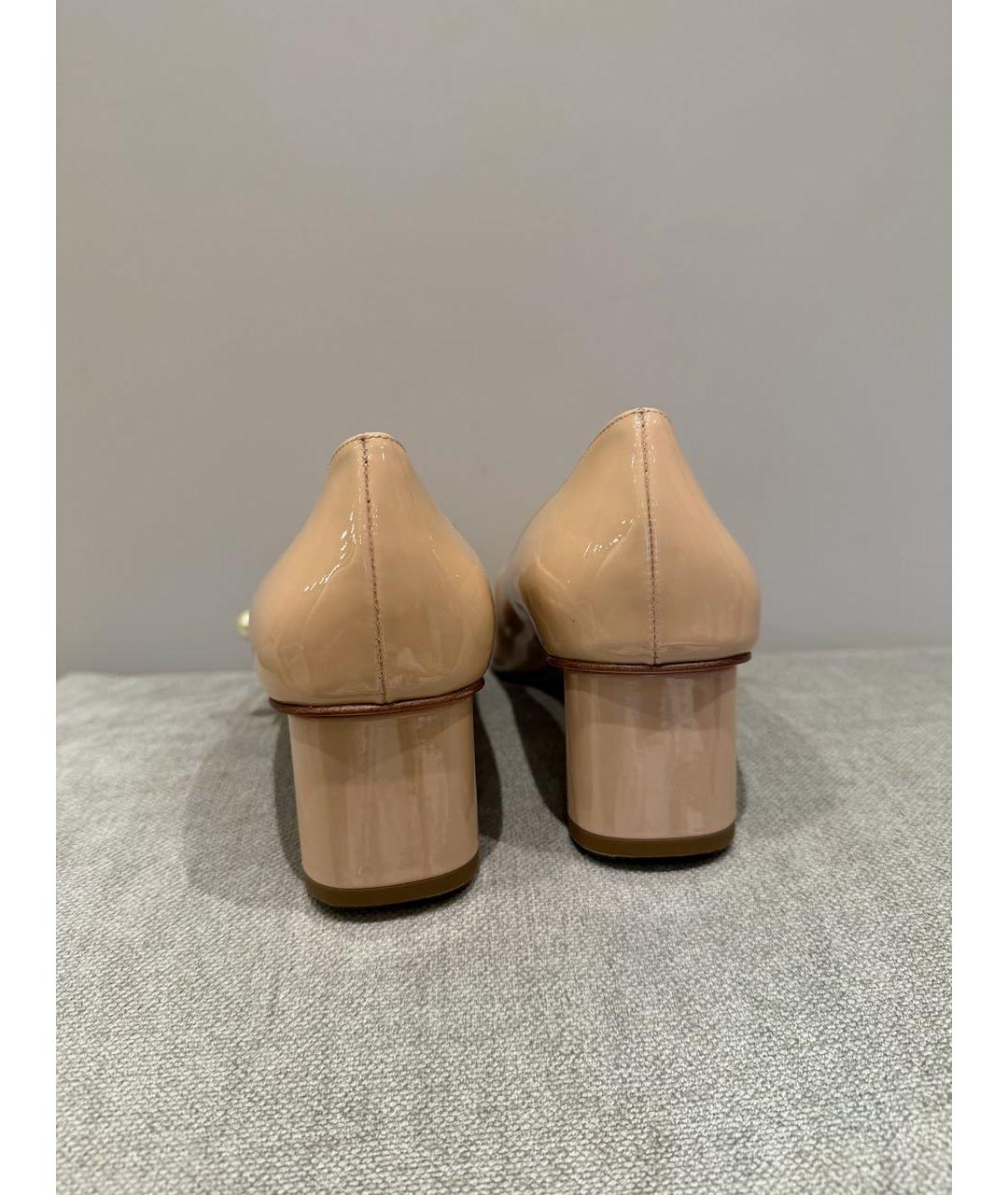 CHRISTIAN DIOR Бежевые туфли из лакированной кожи, фото 4