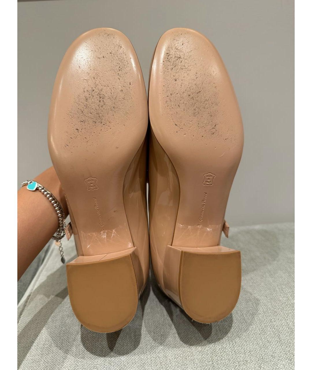 GIANVITO ROSSI Бежевые туфли из лакированной кожи, фото 6