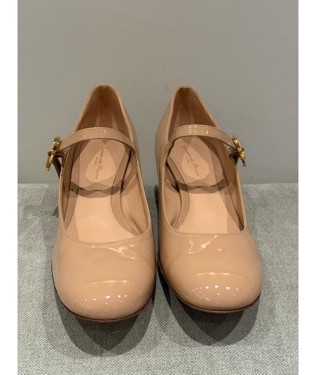 GIANVITO ROSSI Бежевые туфли из лакированной кожи, фото 2