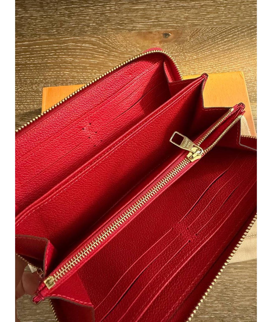 LOUIS VUITTON Красный кожаный кошелек, фото 3