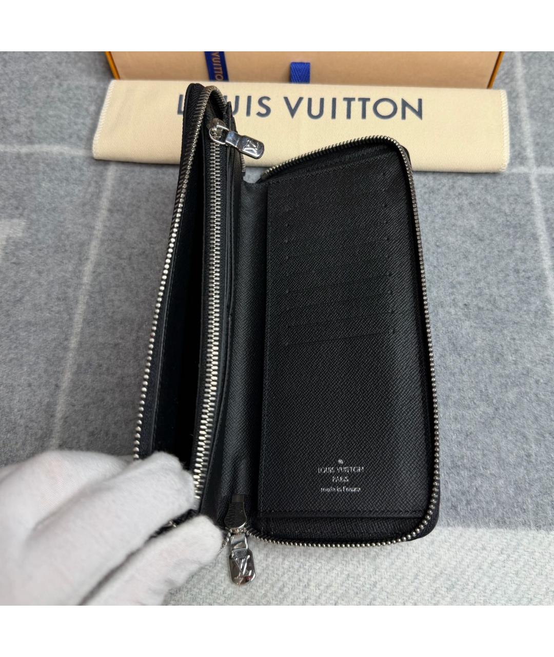 LOUIS VUITTON Черный кожаный кошелек, фото 7