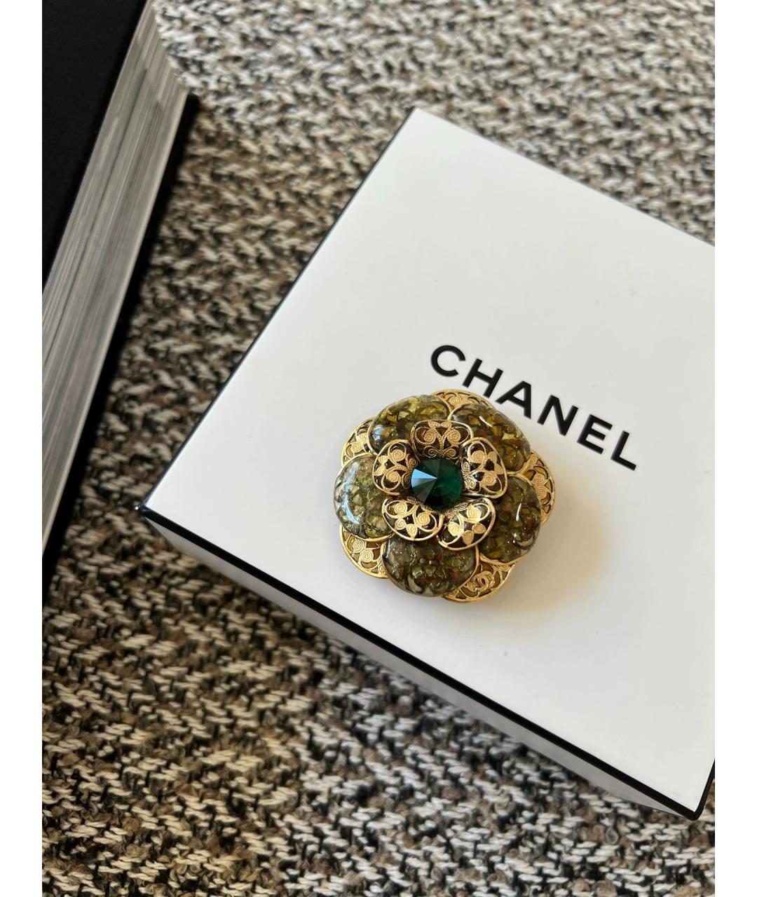 CHANEL Золотая стеклянная брошь, фото 4
