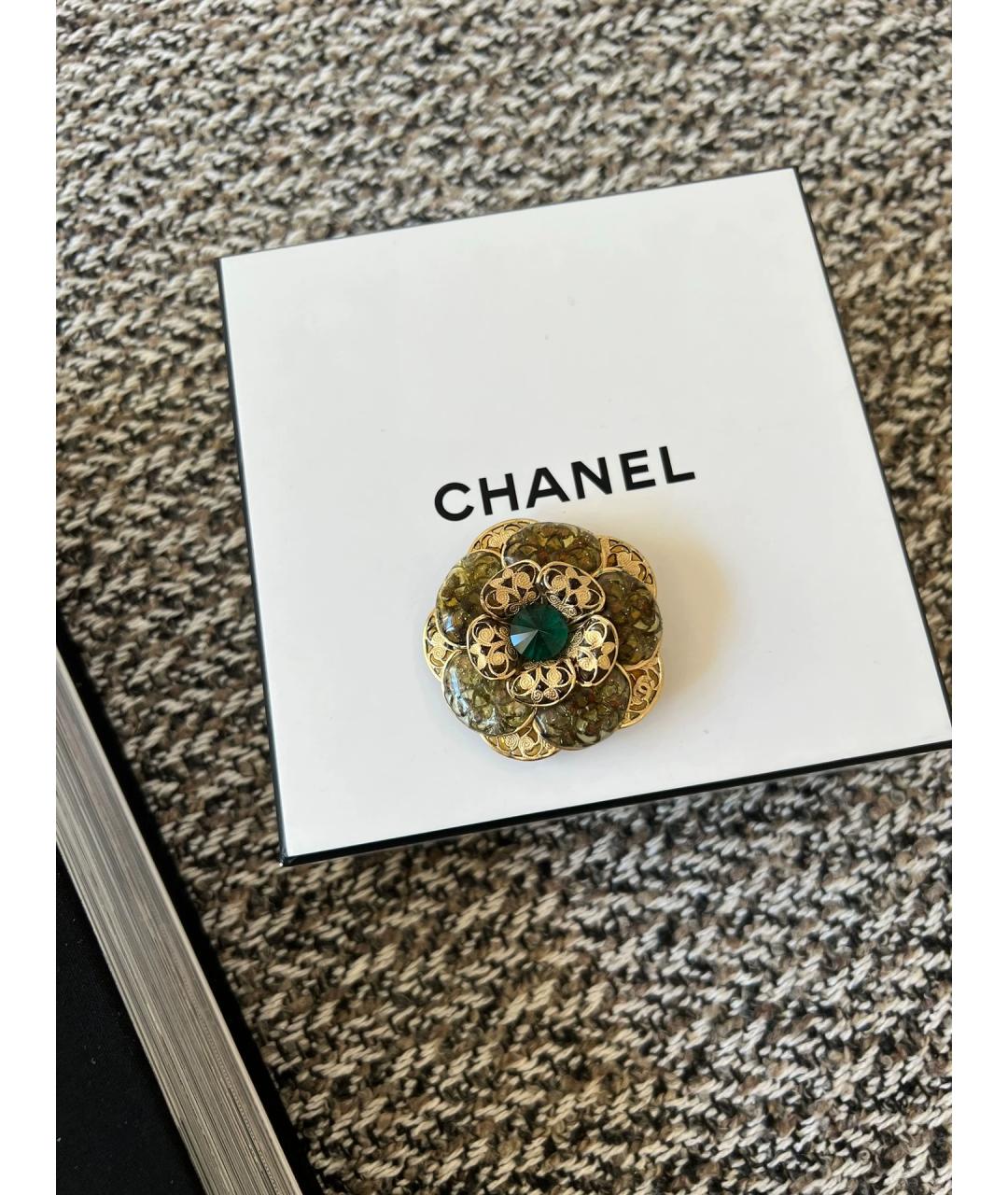 CHANEL Золотая стеклянная брошь, фото 3