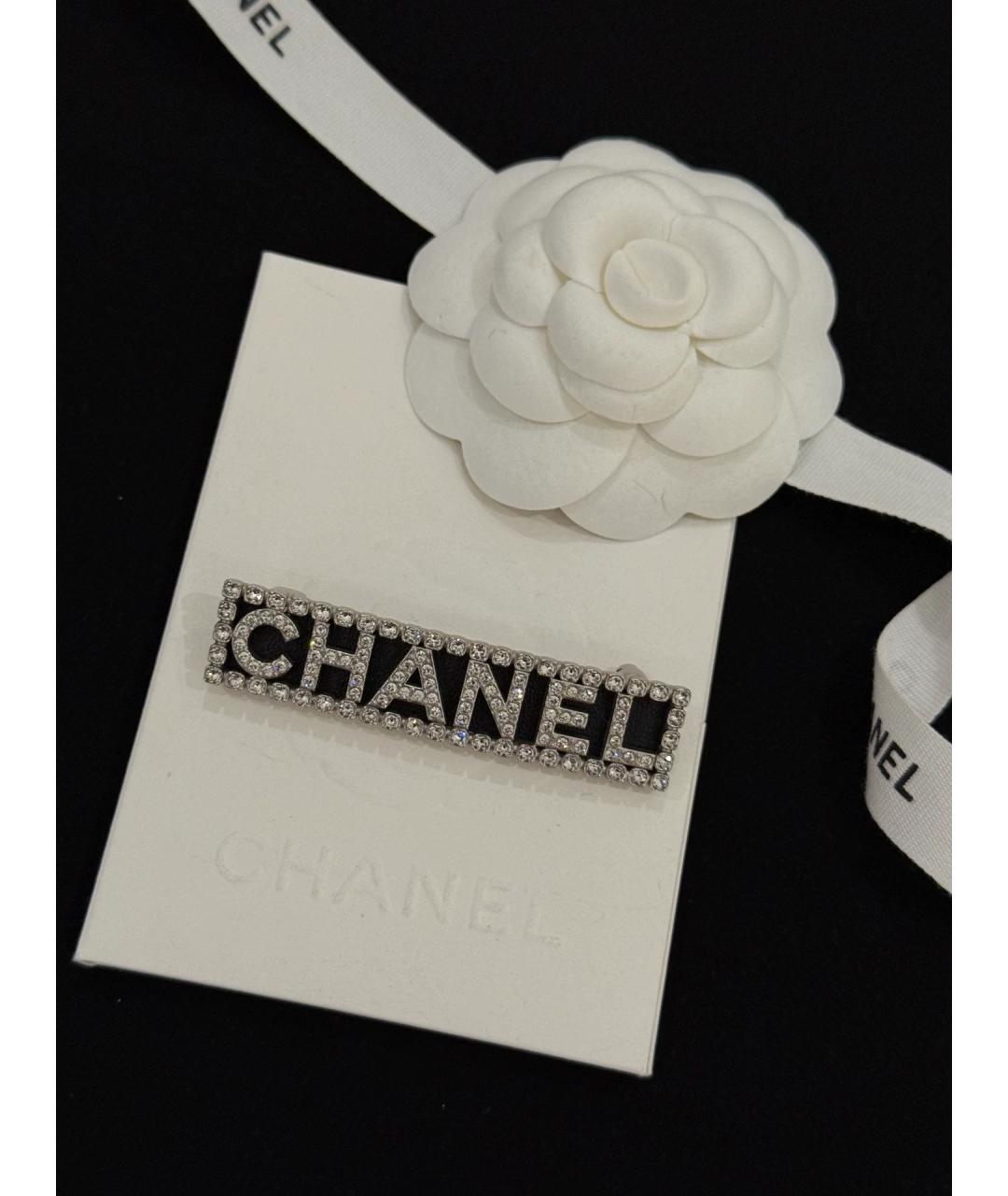 CHANEL Белая кожаная брошь, фото 4