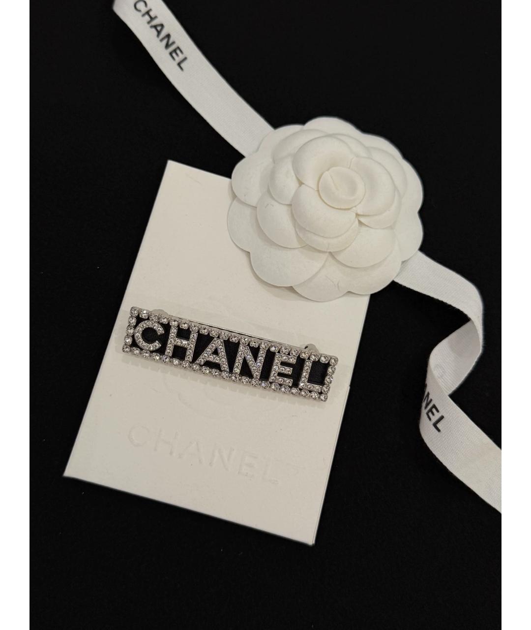 CHANEL Белая кожаная брошь, фото 2