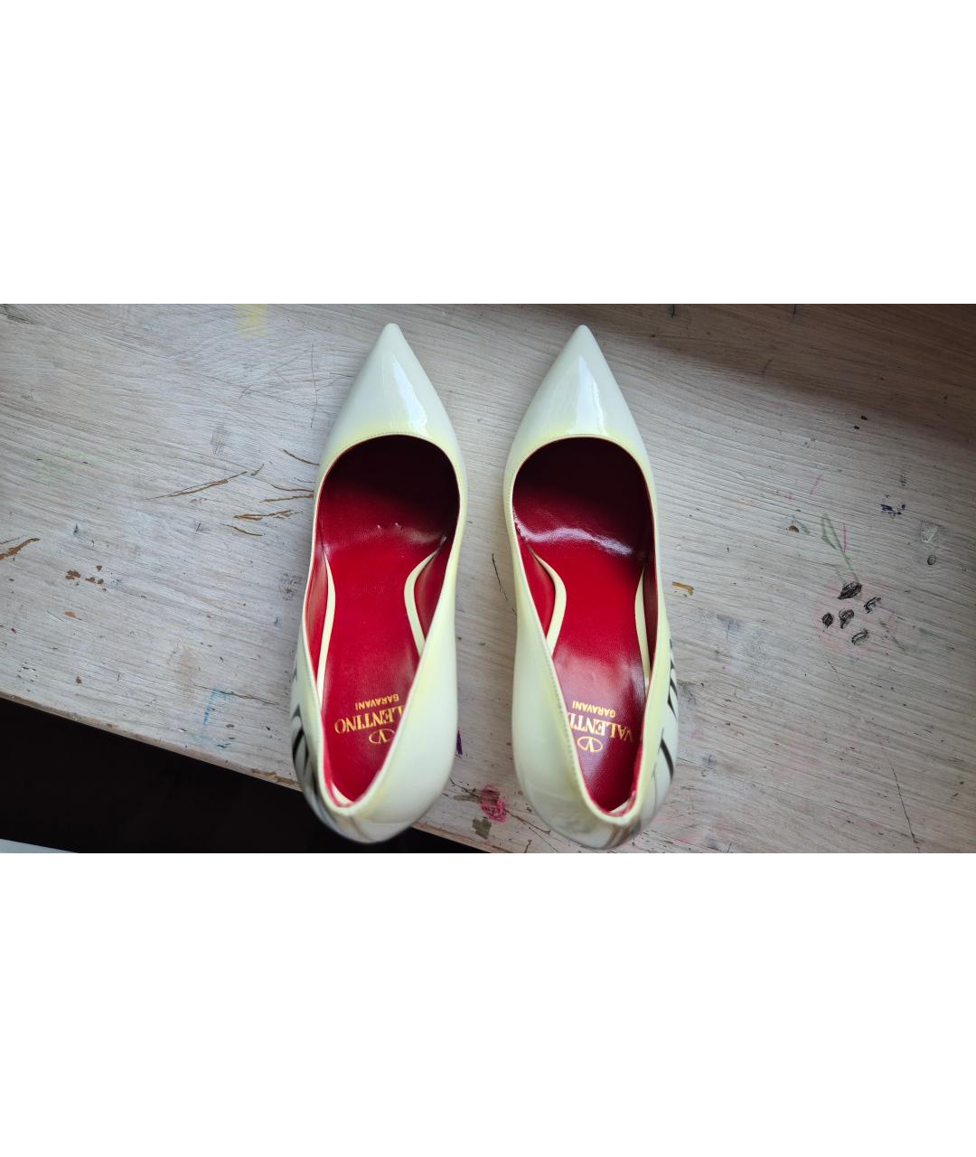 RED VALENTINO Белые туфли из лакированной кожи, фото 3