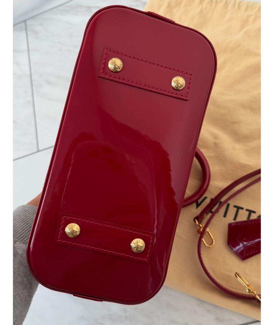 LOUIS VUITTON Бордовая сумка через плечо из лакированной кожи, фото 7