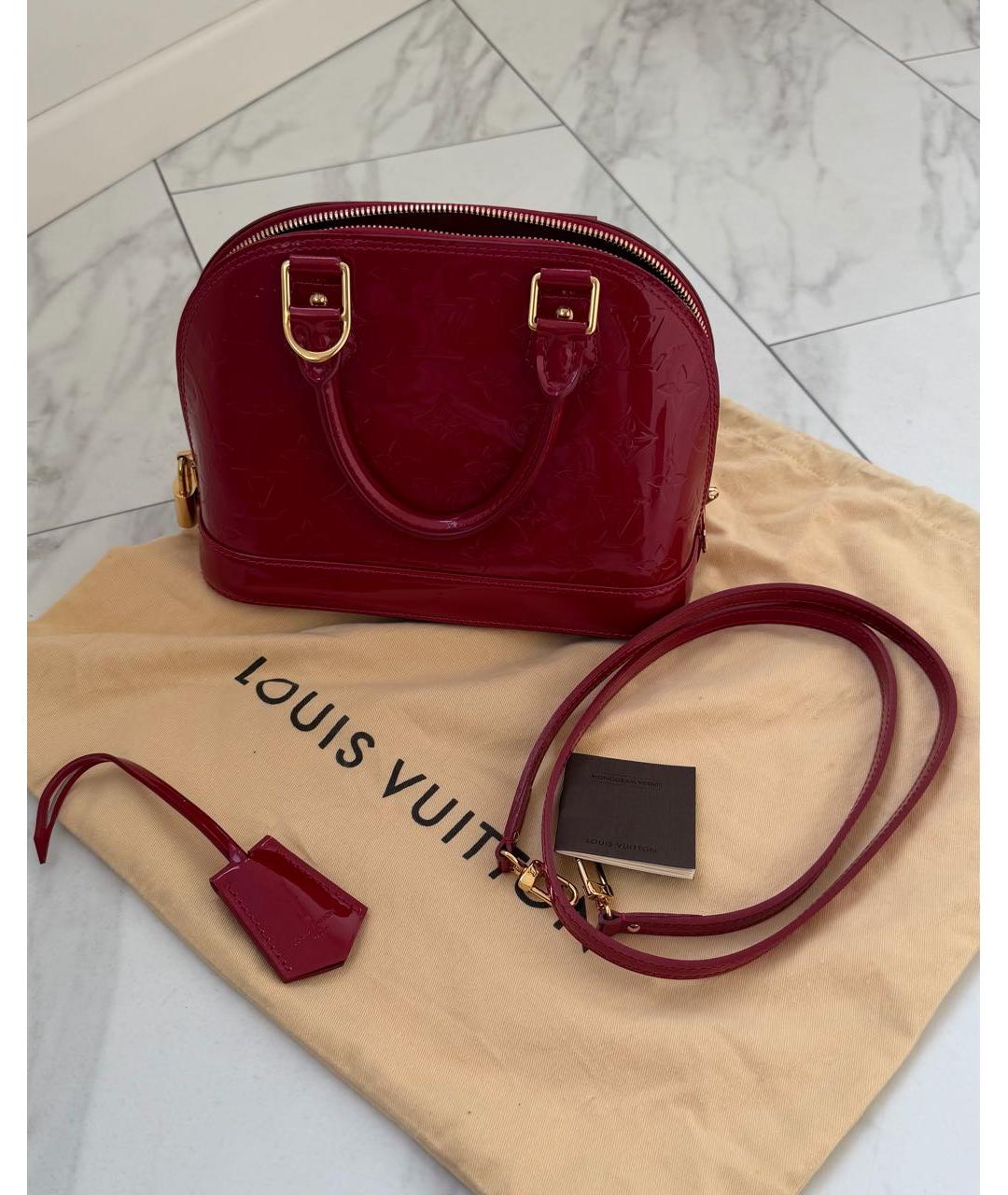 LOUIS VUITTON Бордовая сумка через плечо из лакированной кожи, фото 5