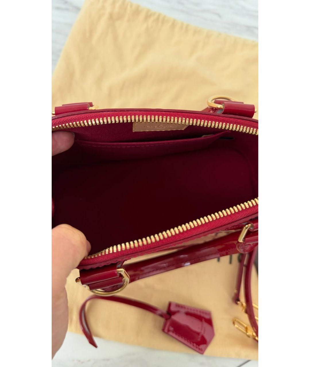 LOUIS VUITTON Бордовая сумка через плечо из лакированной кожи, фото 4