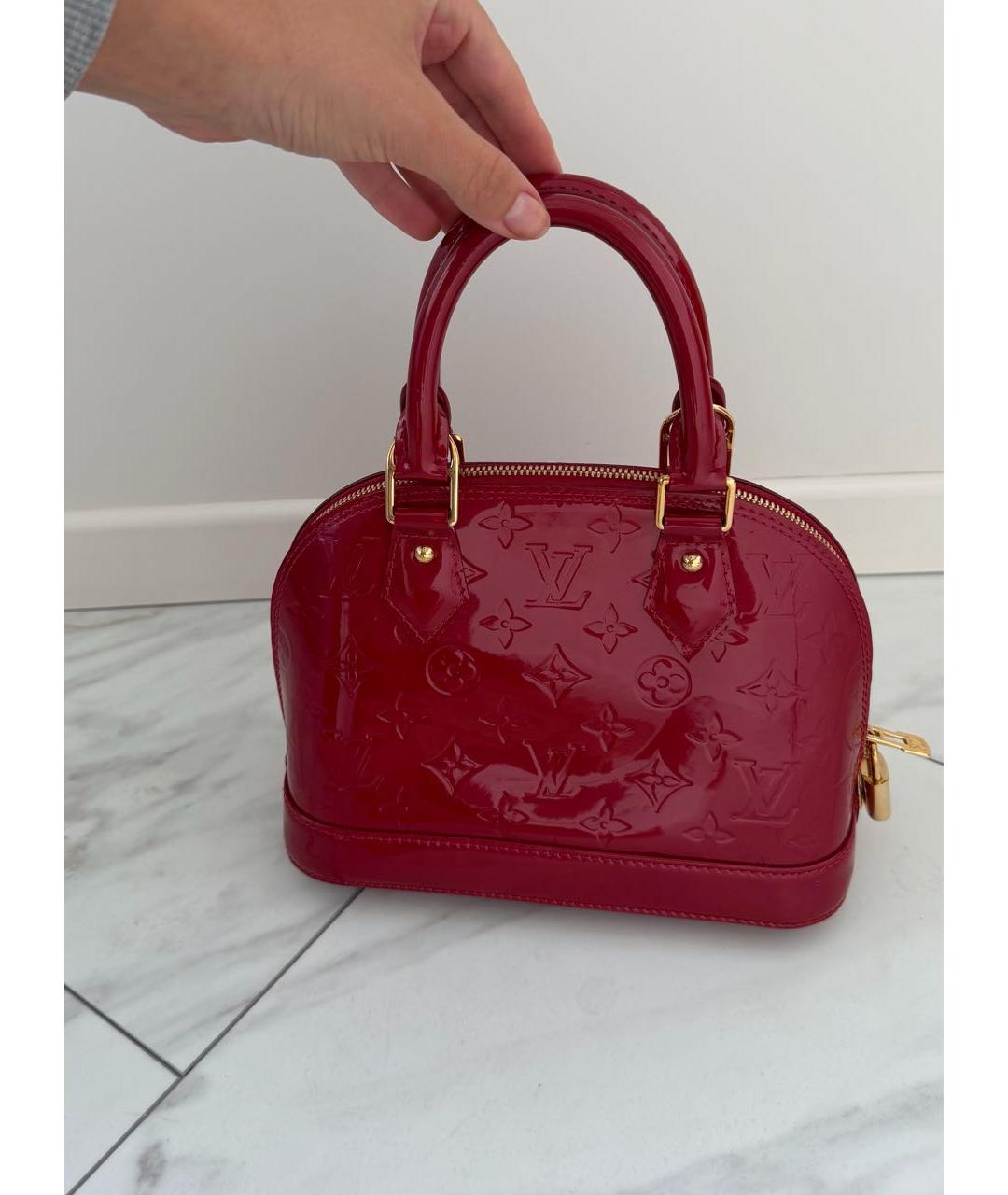 LOUIS VUITTON Бордовая сумка через плечо из лакированной кожи, фото 3