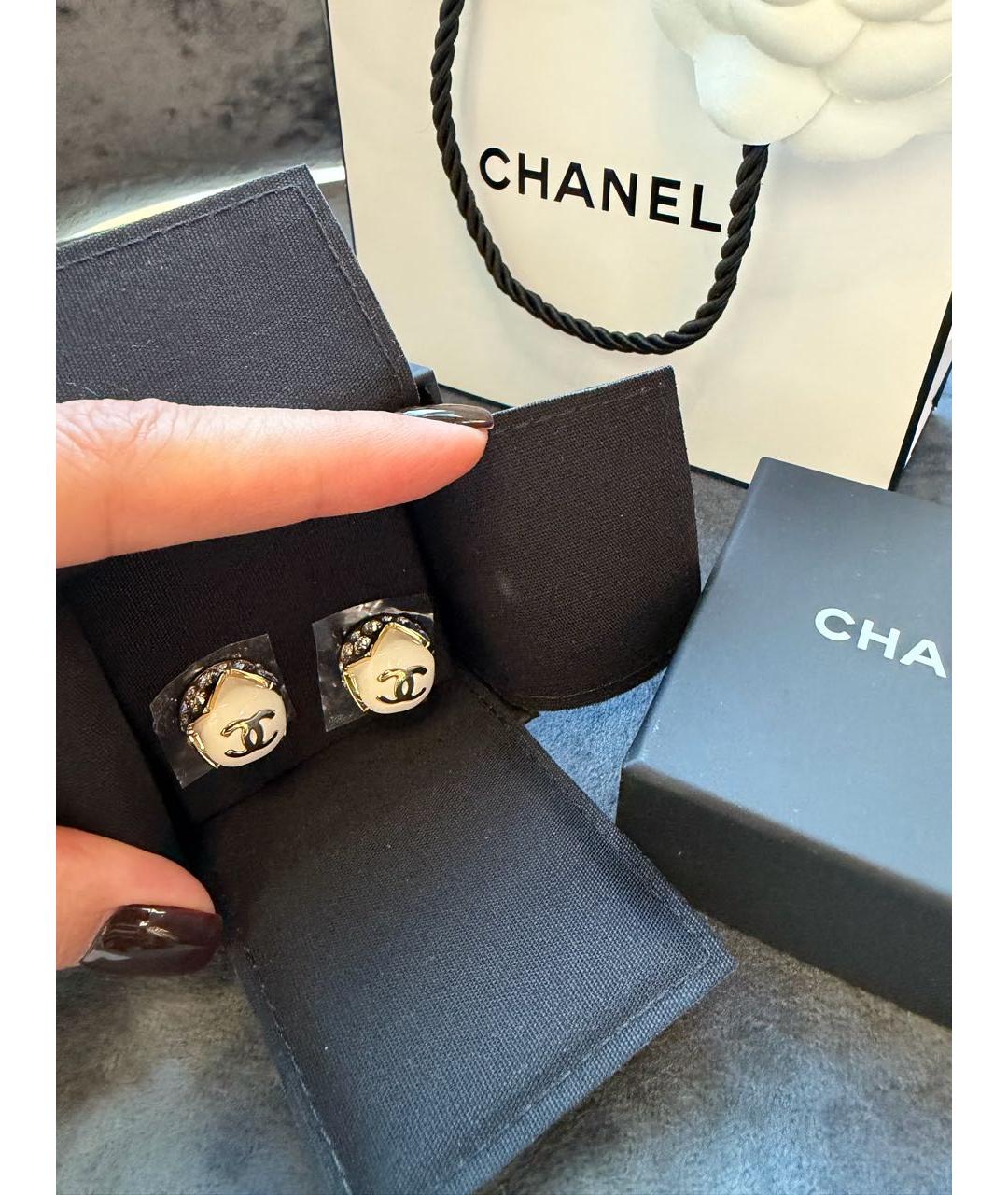 CHANEL Бежевые металлические серьги, фото 3